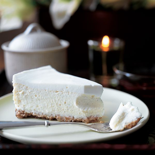 Vanilla Bean Cheesecake with Walnut Crust