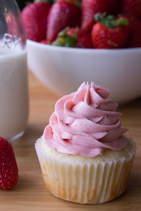 Vanilla Cupcakes with Fresh Strawberry Buttercream