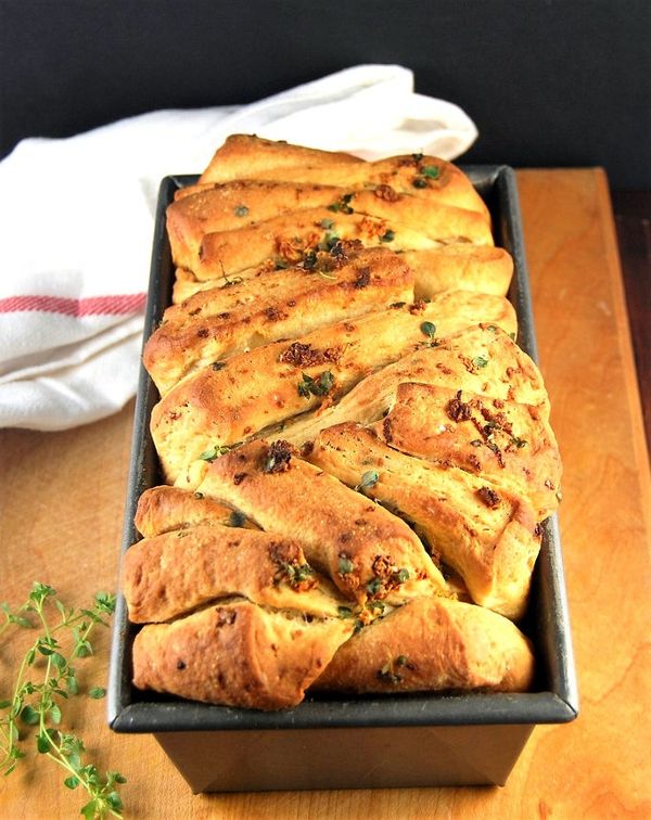 Vegan Garlic Herb Bread (Pull Apart Sandwich Bread