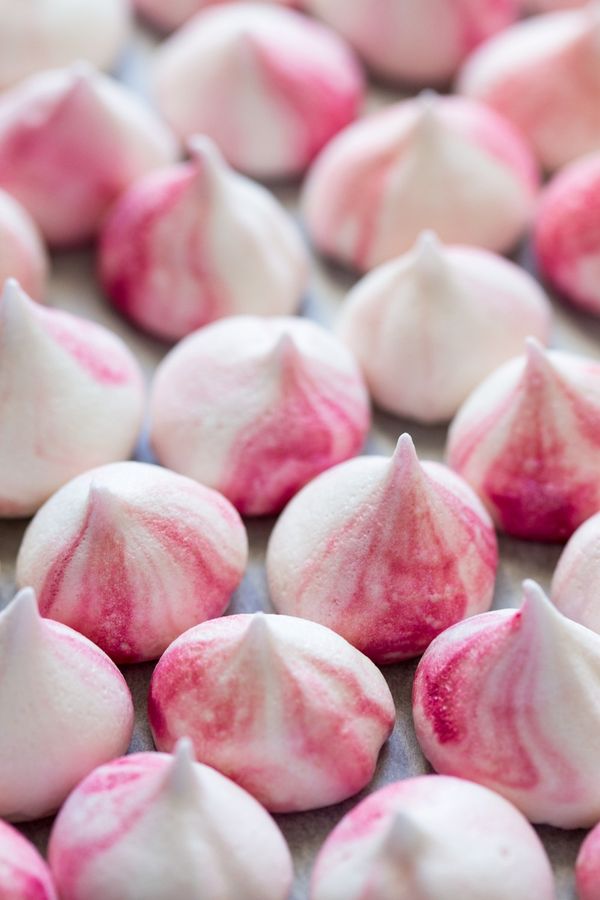 Vegan meringue kisses