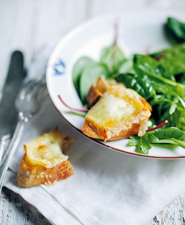 Warm Goat Cheese Salad | Salade au Chèvre Chaud