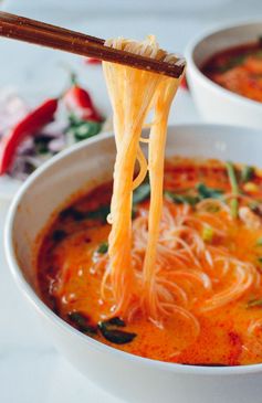 15 Minute Coconut Curry Noodle Soup