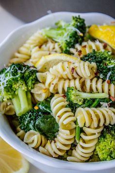 20 Minute Lemon Broccoli Pasta Skillet