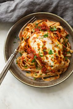 30 Minute Mozzarella Chicken in Homemade Tomato Sauce