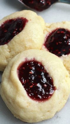 5-Ingredient Raspberry Cheesecake Thumbprint Cookies
