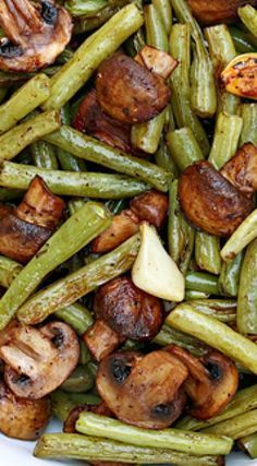 Balsamic Garlic Roasted Green Beans & Mushrooms