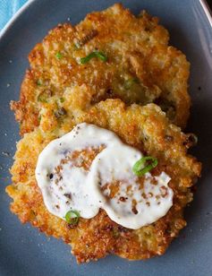 Cheesy Quinoa Cakes With a Roasted Garlic and Lemon Aioli