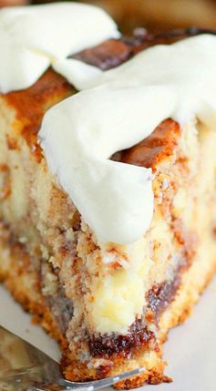 Cinnamon Roll Cheesecake