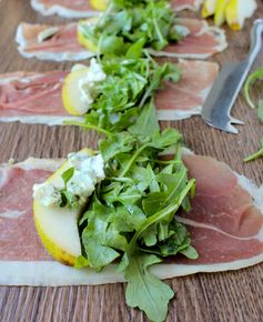 Deliciously Simple Prosciutto Arugula Salad Rolls