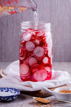 Easy pickled radishes