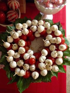 Festive Caprese Salad Wreath