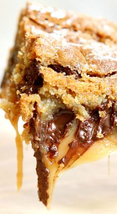 Gooey Salted Caramel Chocolate Chip Cookie Bars