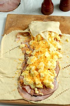 Ham, Egg, and Cheese Breakfast Braid