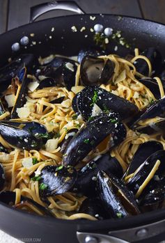 Mussels over Linguine with Garlic Butter Sauce