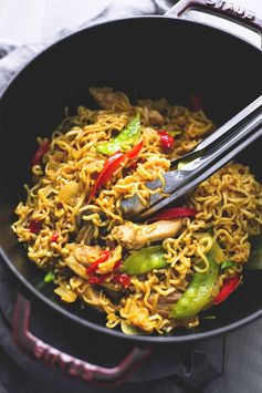 One Pot Chicken & Veggie Ramen Stirfry