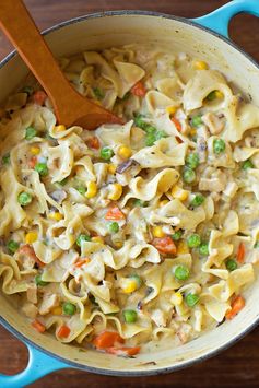 One-Pot Creamy Chicken Pot Pie Noodles