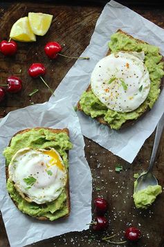 Skinny Fried Egg and Avocado Toast