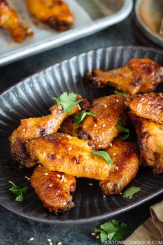 Slow Cooker Sriracha Chili Chicken Wings