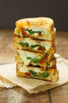 Sun dried tomato spinach grilled cheese sandwich