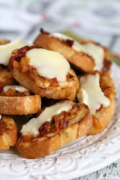 Caramelized Onion-Tomato Jam Crostini with Brie : Appetizer