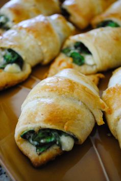 Cheesy Spinach Crescent Rolls