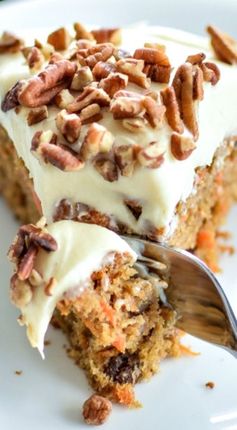 Easy and Moist Carrot Cake with Pecans and Cream Cheese Frosting