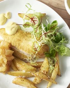 Kip uit de oven met appelmoes en aardappelwedges