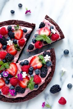 Very Berry Brownie Pizza