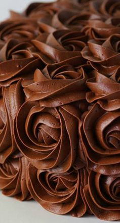 Whipped chocolate buttercream frosting