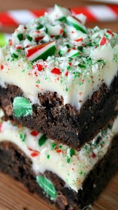 Candy Cane Oreo Cookie Bars