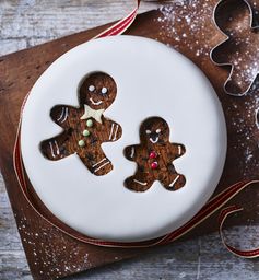 Gingerbread man Christmas cake