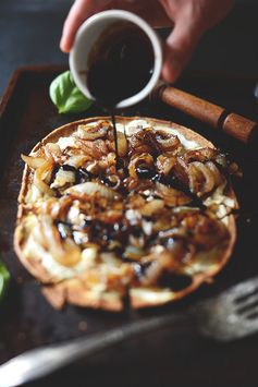 Goat Cheese & Caramelized Onion Pizza