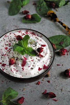 Mast o Khiar (Persian Yogurt and Cucumber Dip