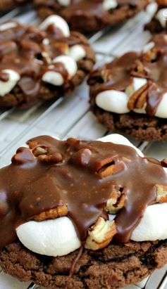 Mississippi Mud Cookies |Rich gooey chocolate pecan cookie