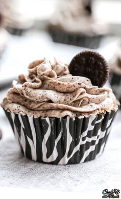 Oreo Cupcakes With Cookies & Cream Frosting