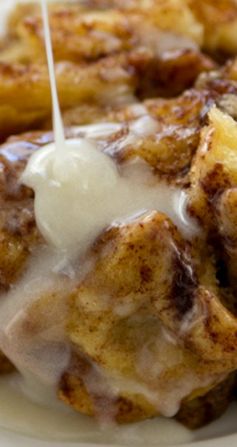 Slow Cooker Cinnamon Roll Monkey Bread