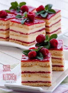 Vanilla raspberry cake