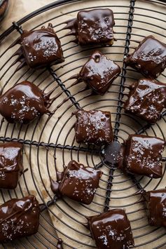 4-Ingredient Chocolate Covered Peanut Butter Bites