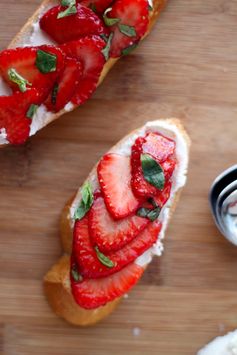 Balsamic Strawberries & Goat Cheese Crostini