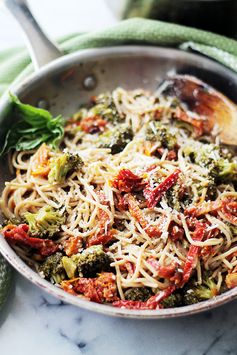 Broccoli and Sun-Dried Tomatoes Pasta