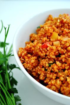 Bulgur pilaf with tomatoes and bell peppers