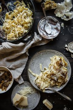 Caramelized onion & roasted garlic pasta