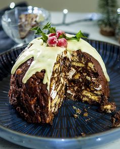 Christmas pudding fridge cake