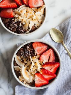 Cocoa Strawberry Quinoa Breakfast Bowls