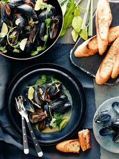 Coconut Curry Mussels