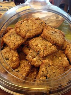 Copycat Hilton Garden Inn Cookies and a Cookie Swap