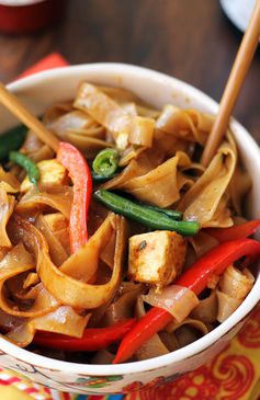 Drunken Noodles with Tofu and Peppers