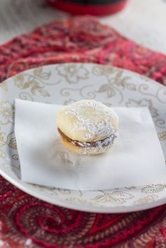 Dulce de Leche Sandwich Cookies (Casadinhos de Doce de Leite