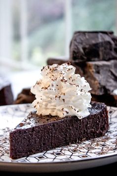 Flourless Chocolate Cake (4 ingredients!