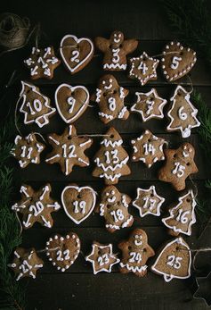 Gingerbread Advent Cookies (Vegan